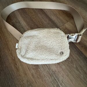Lululemon Athletica Beige Sherpa Belt Bag NWOT
